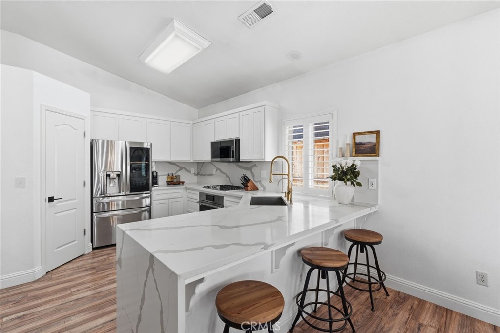 1740 N McKelvy Ave, Clovis, CA 93619