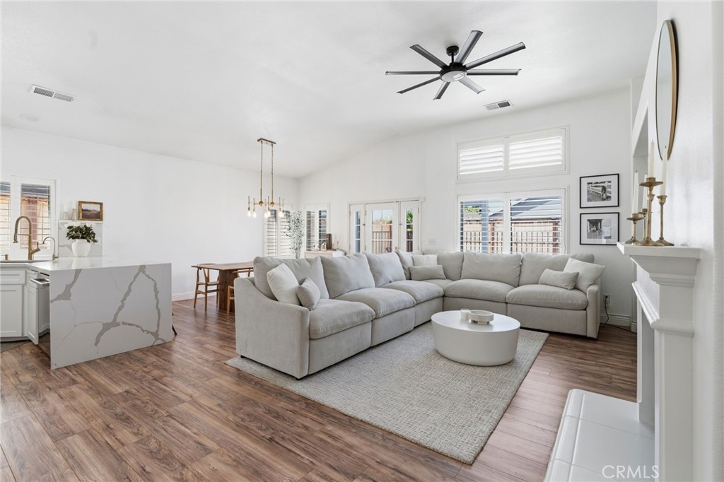 1740 N McKelvy Ave, Clovis, CA 93619