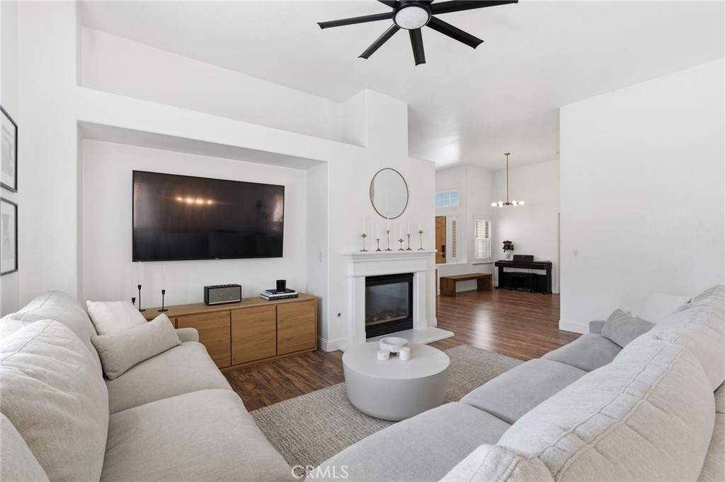 1740 N McKelvy Ave, Clovis, CA 93619