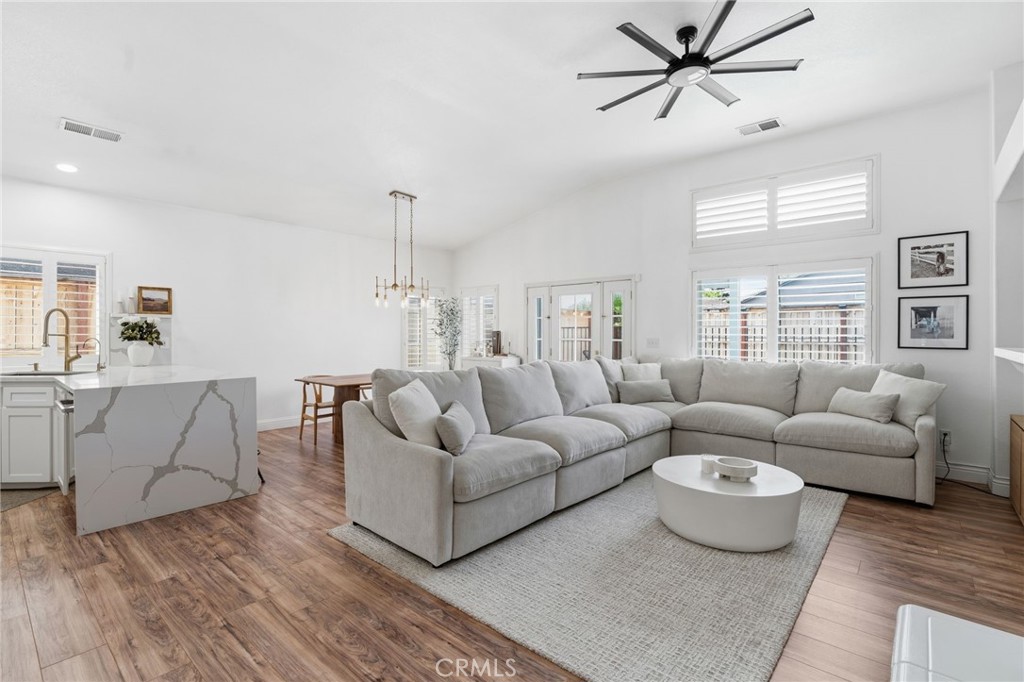 1740 N McKelvy Ave, Clovis, CA 93619