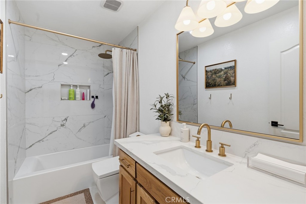 1740 N McKelvy Ave, Clovis, CA 93619