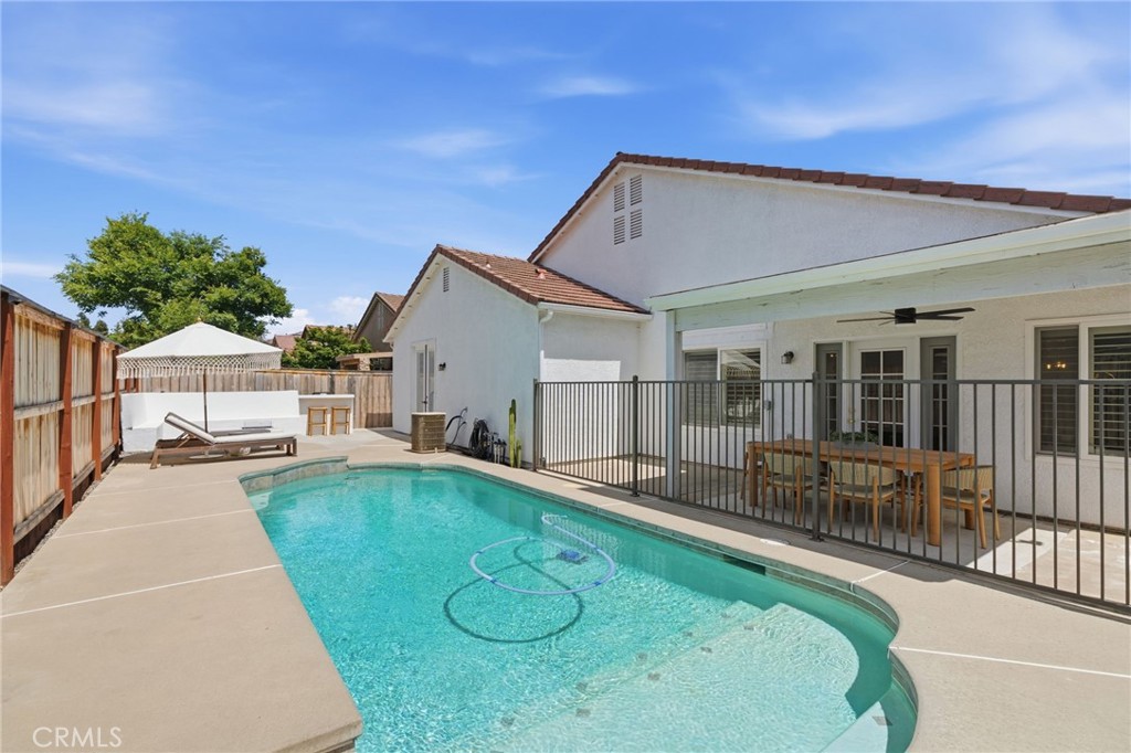 1740 N McKelvy Ave, Clovis, CA 93619