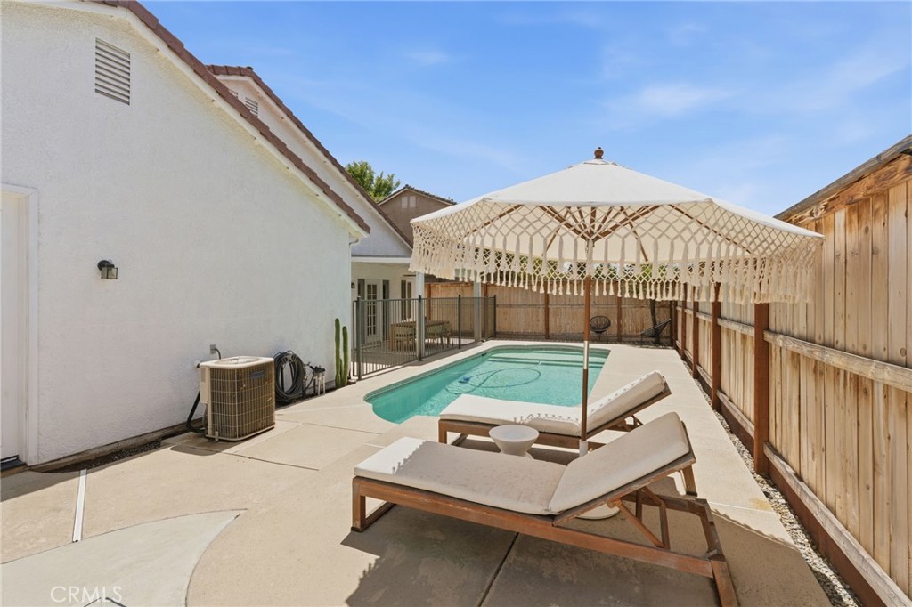 1740 N McKelvy Ave, Clovis, CA 93619