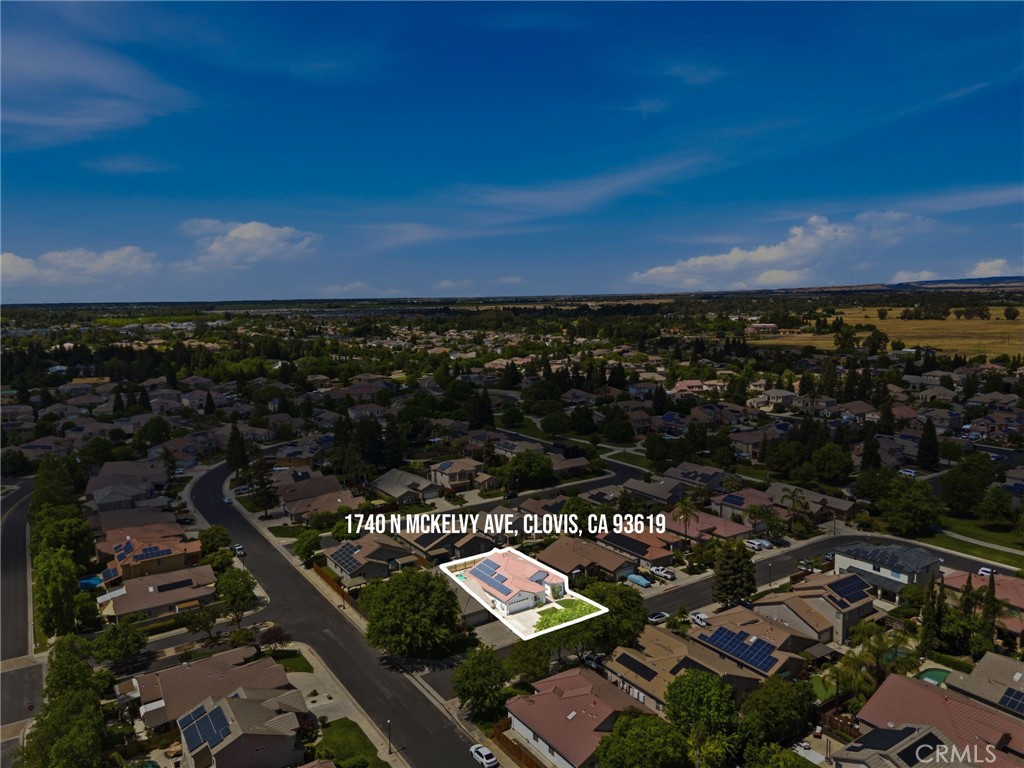 1740 N McKelvy Ave, Clovis, CA 93619
