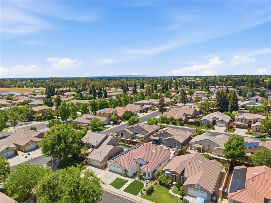 1740 N McKelvy Ave, Clovis, CA 93619