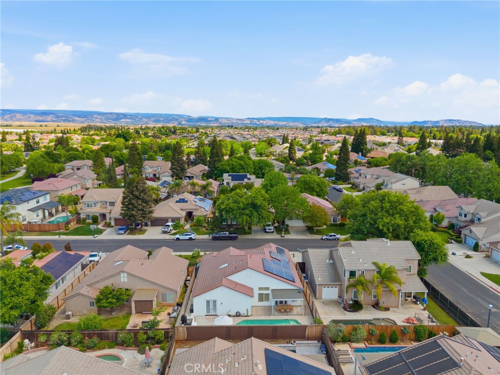 1740 N McKelvy Ave, Clovis, CA 93619