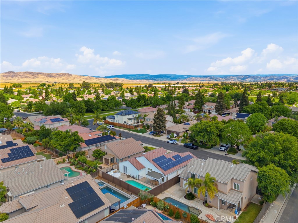 1740 N McKelvy Ave, Clovis, CA 93619