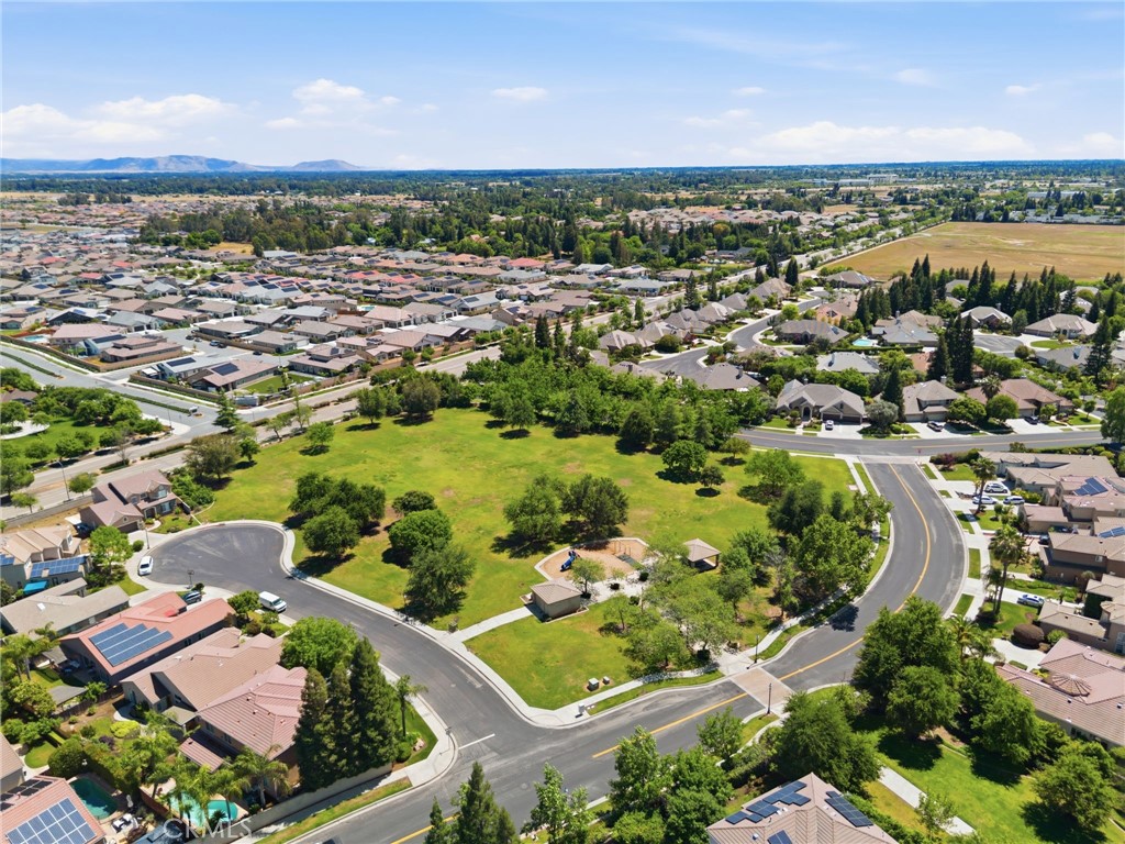 1740 N McKelvy Ave, Clovis, CA 93619