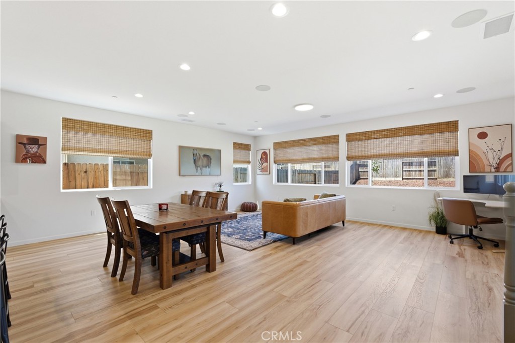 1159 W Magnolia Ct, Madera, CA 93636
