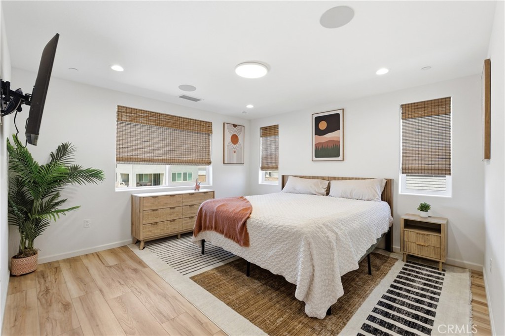 1159 W Magnolia Ct, Madera, CA 93636