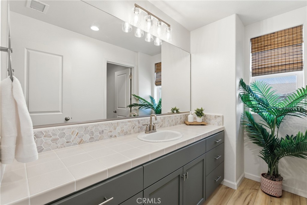 1159 W Magnolia Ct, Madera, CA 93636