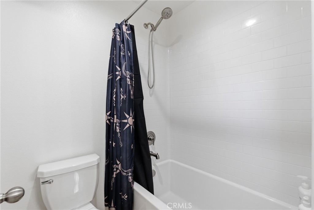 1159 W Magnolia Ct, Madera, CA 93636