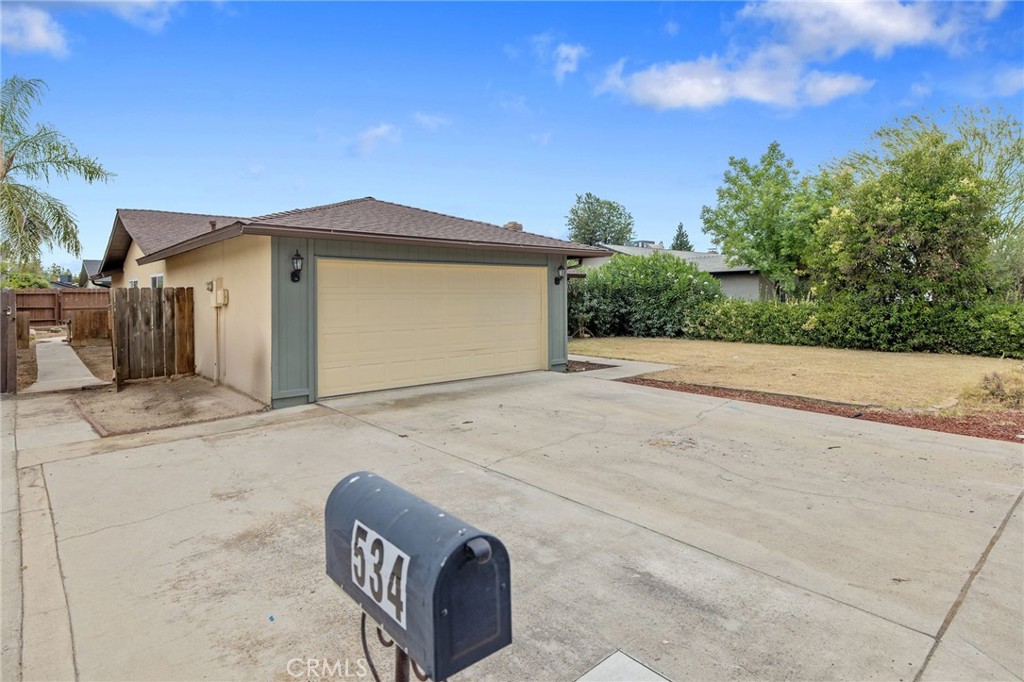 534 W Swift Ave, Clovis, CA 93612