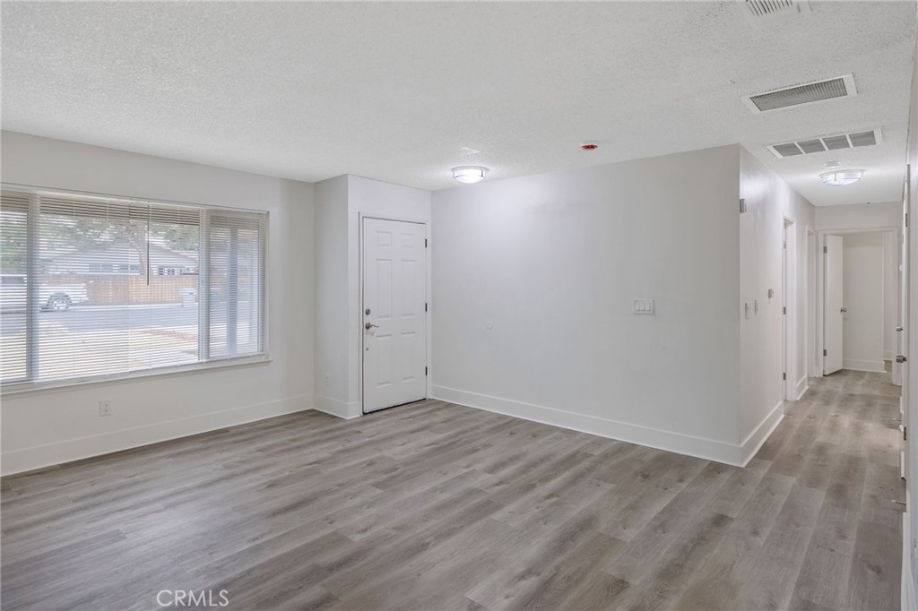 534 W Swift Ave, Clovis, CA 93612