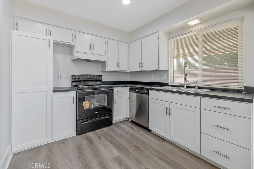 534 W Swift Ave, Clovis, CA 93612