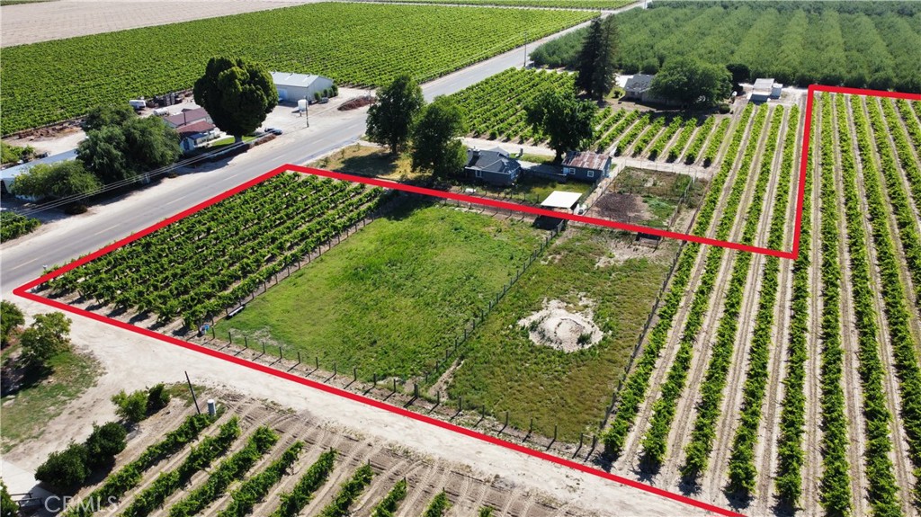 1 W Belmont Ave, Kerman, CA 93630