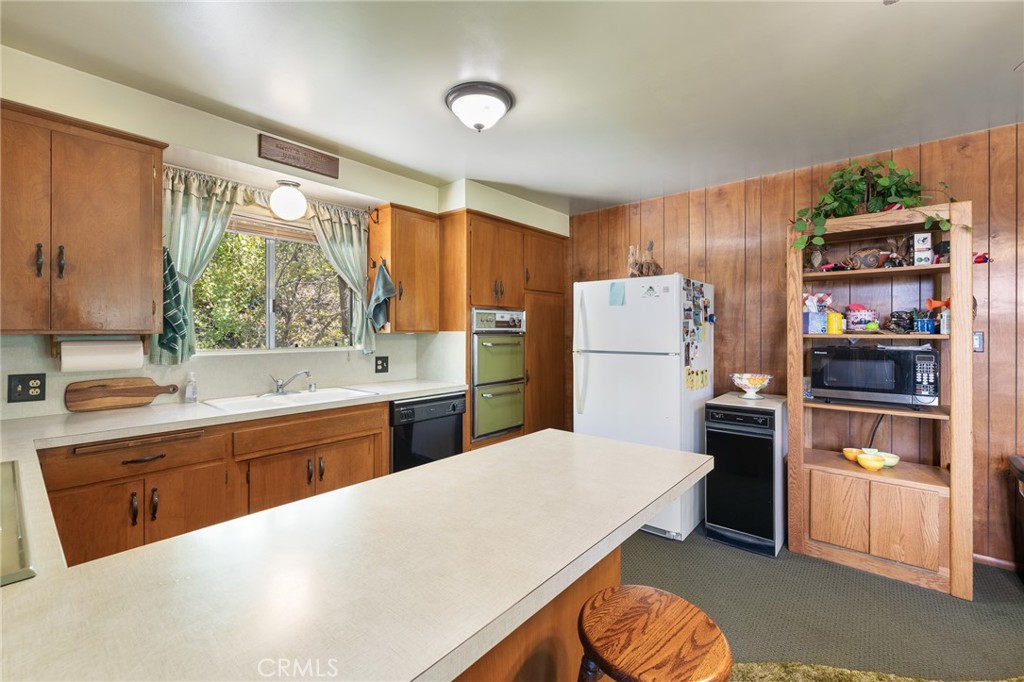 38980 Lake Point Ct, Bass Lake, CA 93604
