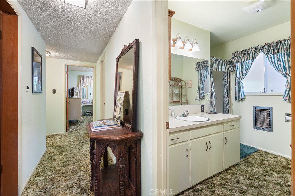 38980 Lake Point Ct, Bass Lake, CA 93604
