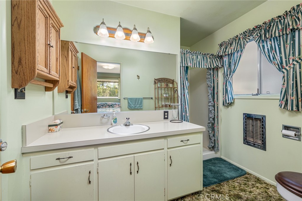 38980 Lake Point Ct, Bass Lake, CA 93604