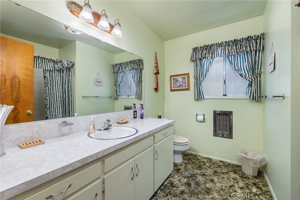 38980 Lake Point Ct, Bass Lake, CA 93604