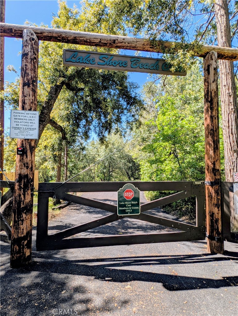 38980 Lake Point Ct, Bass Lake, CA 93604