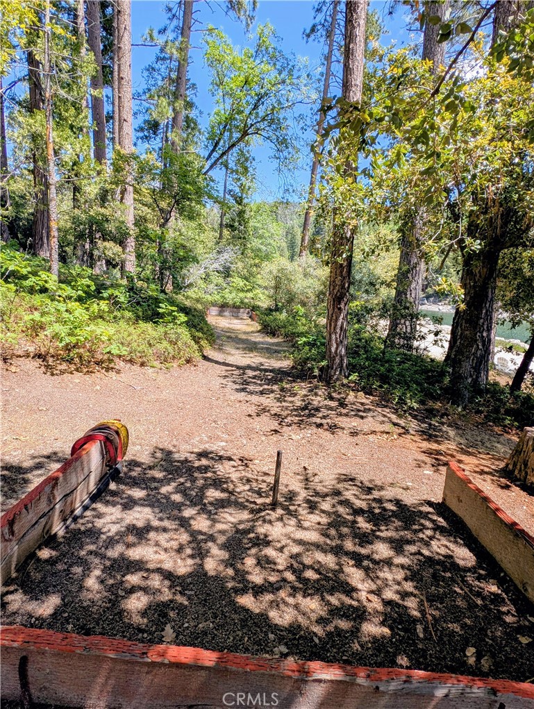 38980 Lake Point Ct, Bass Lake, CA 93604