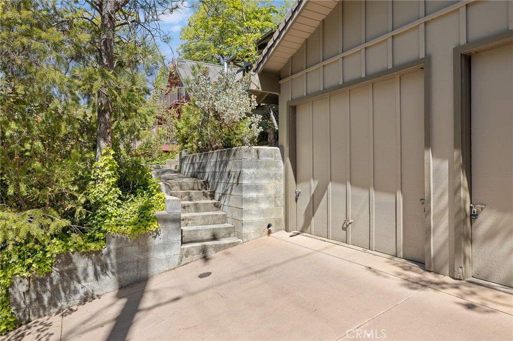 38980 Lake Point Ct, Bass Lake, CA 93604