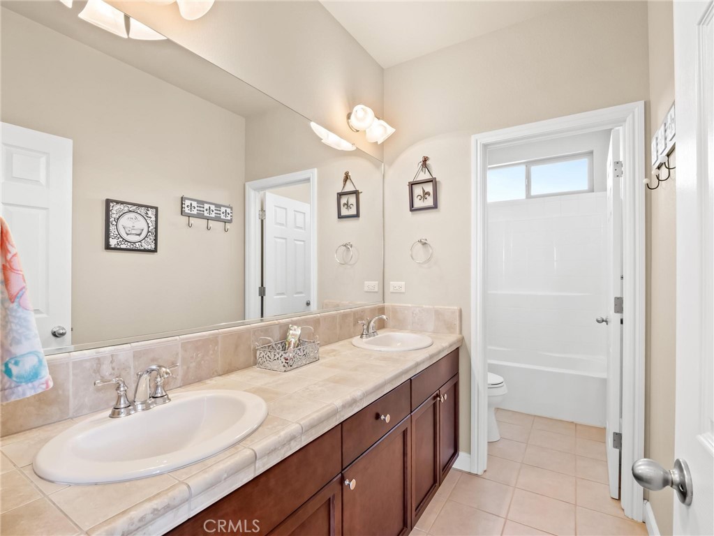 1178 Blackwood, Clovis, CA 93619