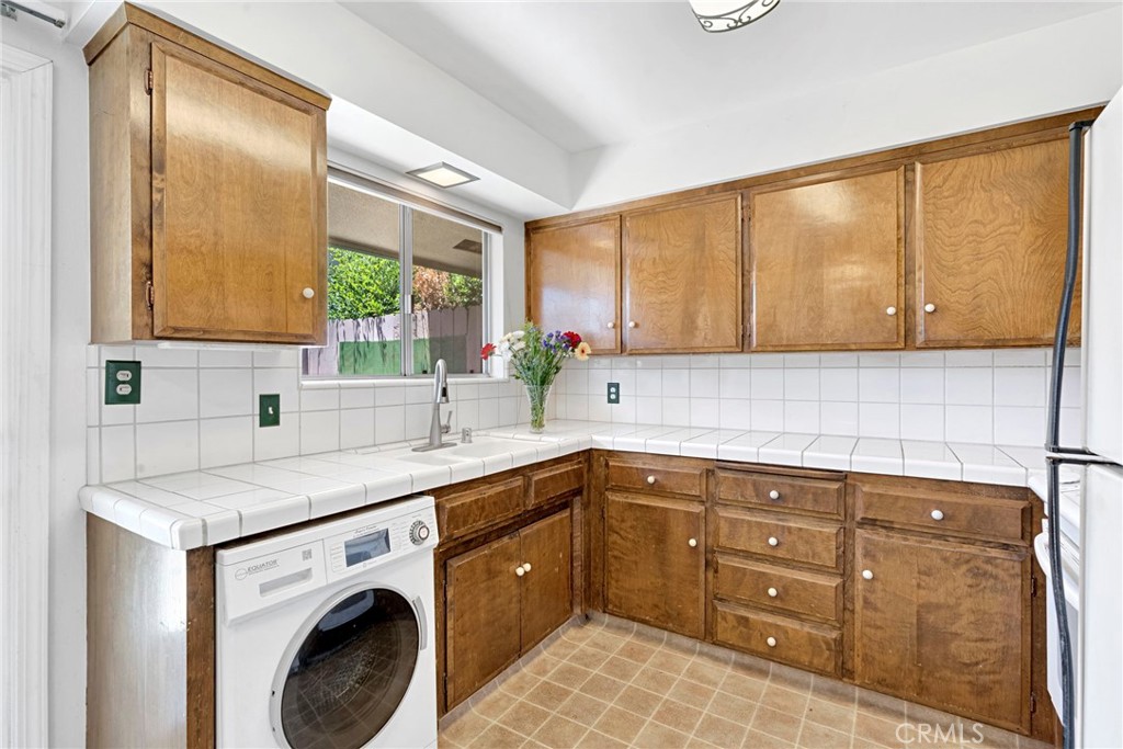 182 W Barstow Ave #A, Fresno, CA 93704