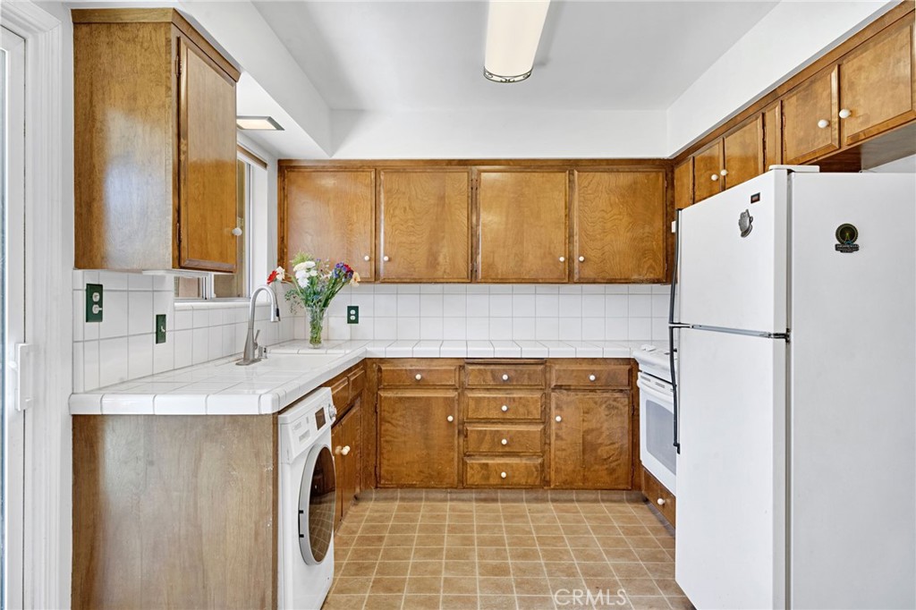 182 W Barstow Ave #A, Fresno, CA 93704