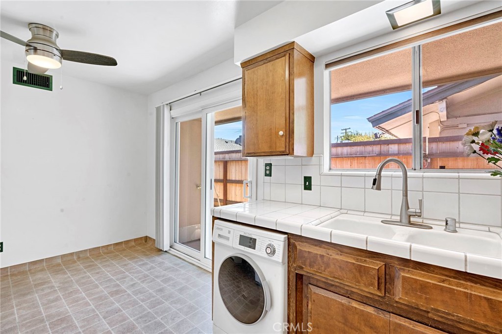 182 W Barstow Ave #A, Fresno, CA 93704