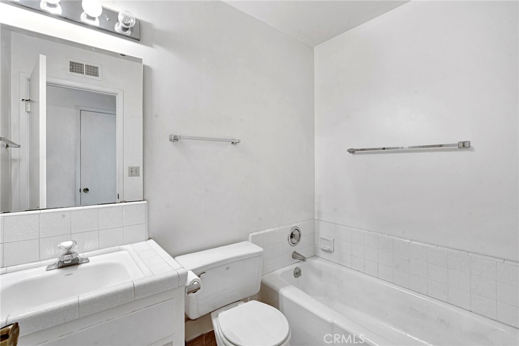 182 W Barstow Ave #A, Fresno, CA 93704