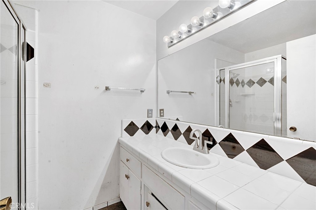 182 W Barstow Ave #A, Fresno, CA 93704