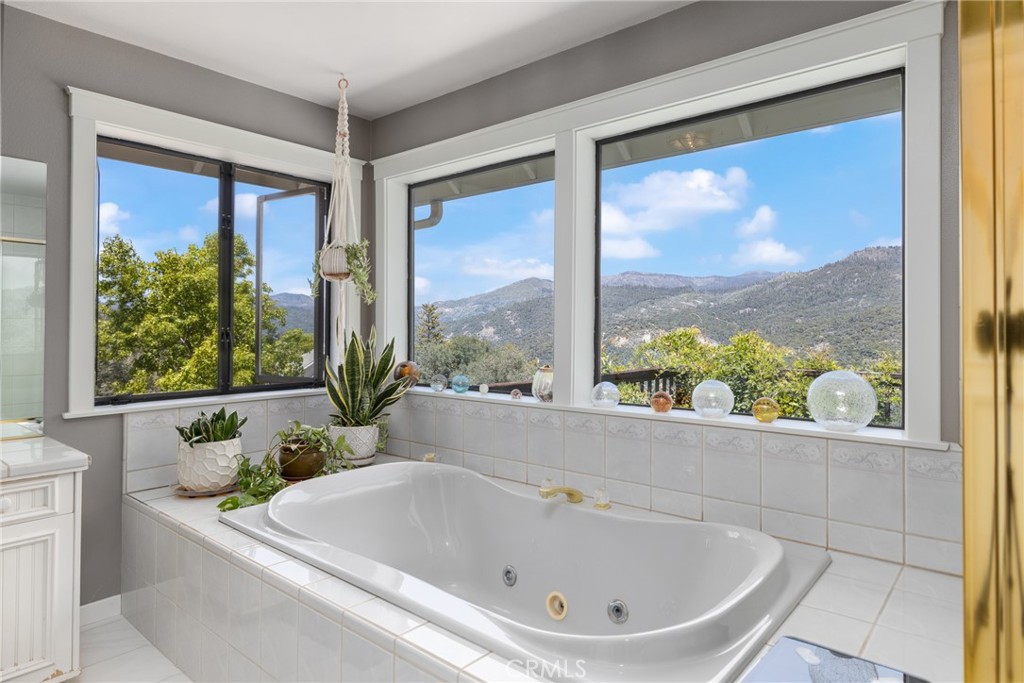 41723 Yosemite Pines, Oakhurst, CA 93644