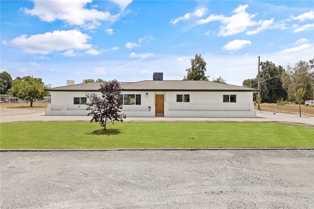 6125 E Mount Whitney, Laton, CA 93242