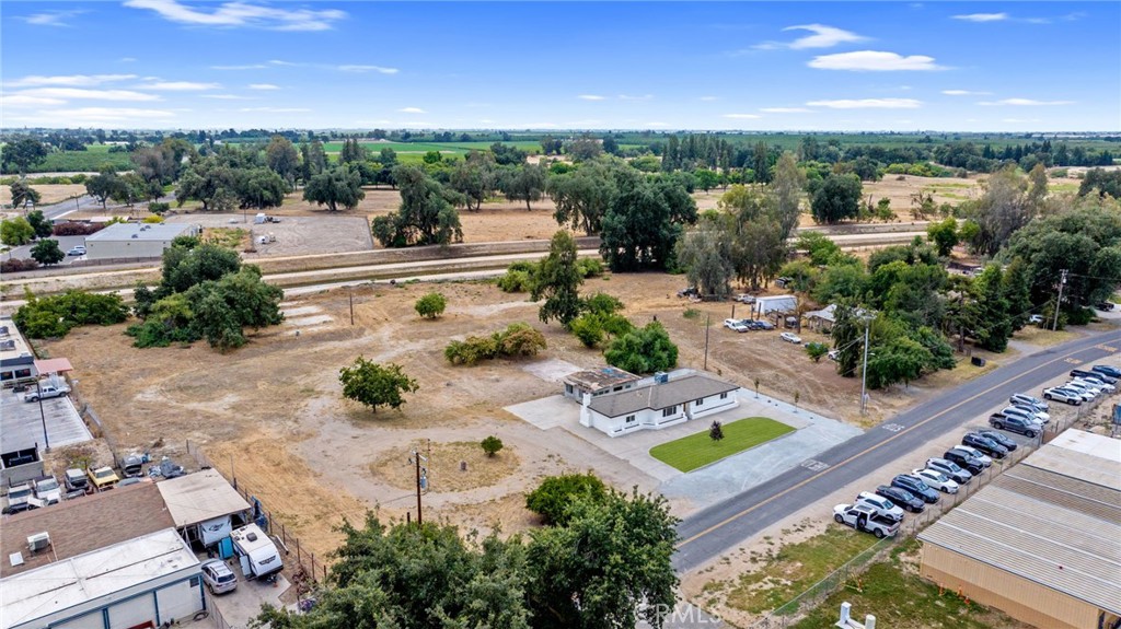 6125 E Mount Whitney, Laton, CA 93242