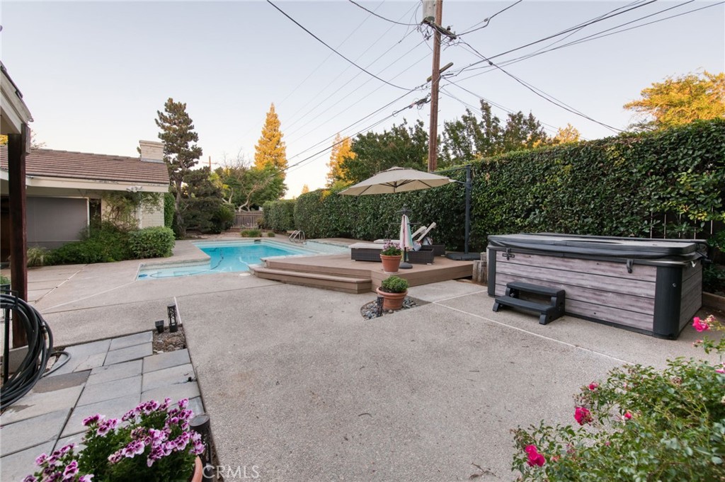1687 W Dovewood, Fresno, CA 93711