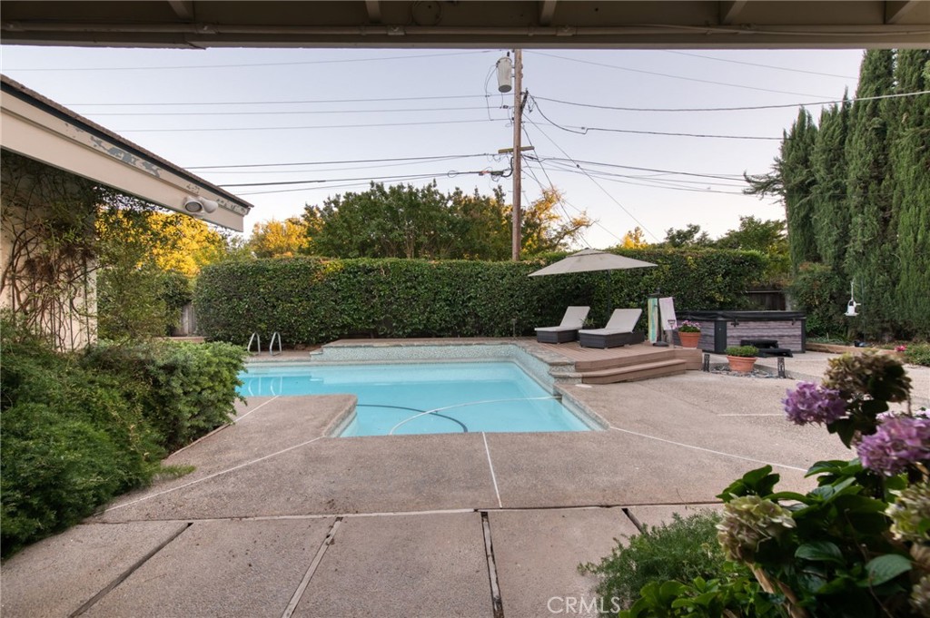 1687 W Dovewood, Fresno, CA 93711
