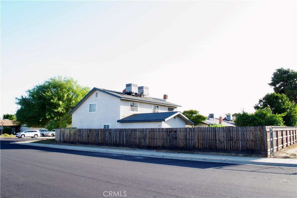 1583 Celeste, Clovis, CA 93611