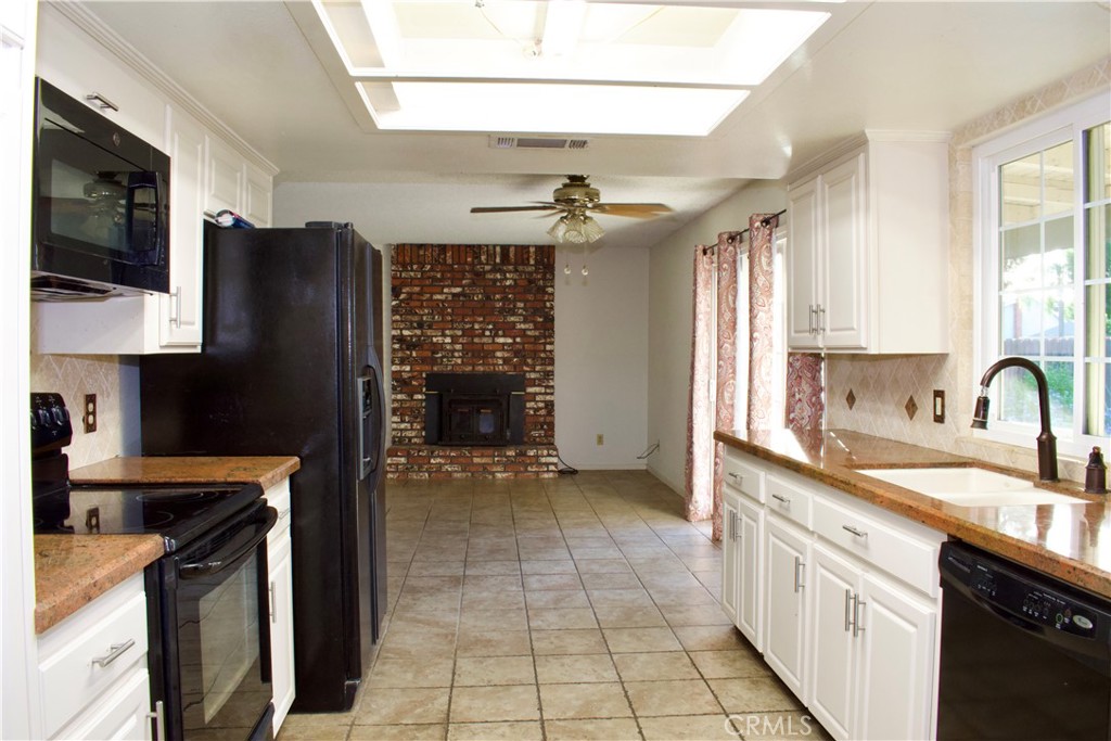 1583 Celeste, Clovis, CA 93611