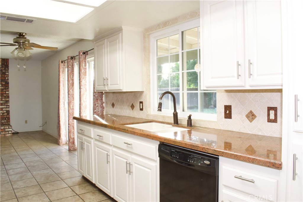 1583 Celeste, Clovis, CA 93611