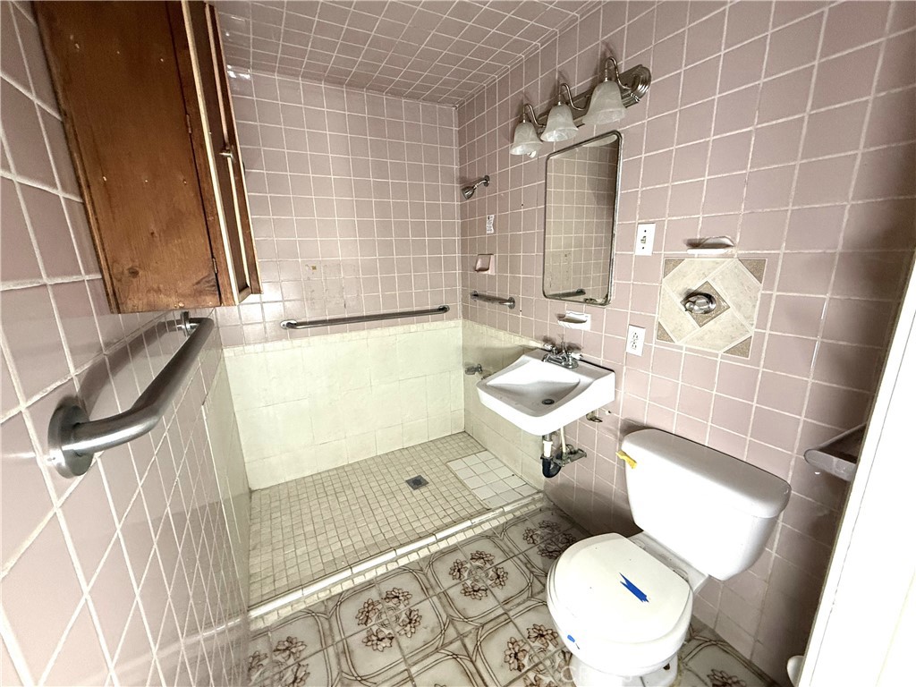 901 S C, Madera, CA 93638
