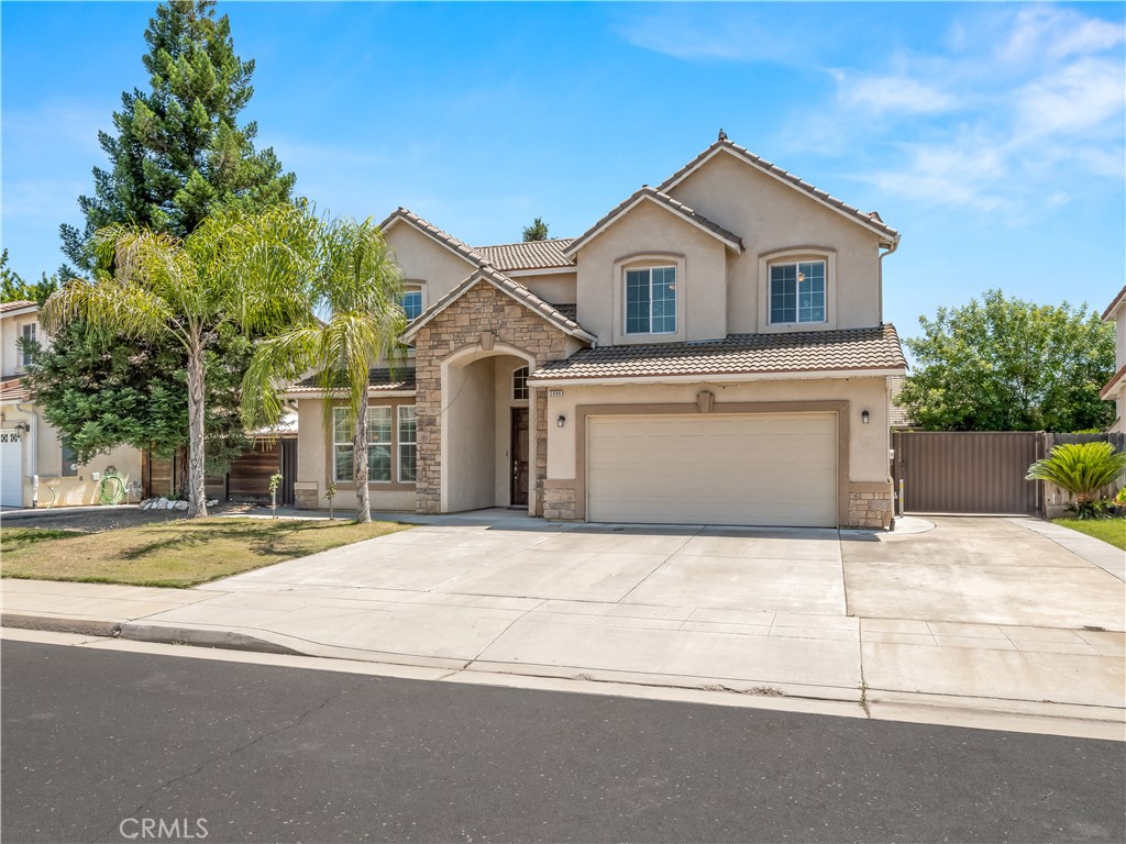 2686 Robinwood, Clovis, CA 93611