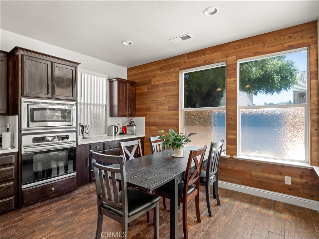 2686 Robinwood, Clovis, CA 93611