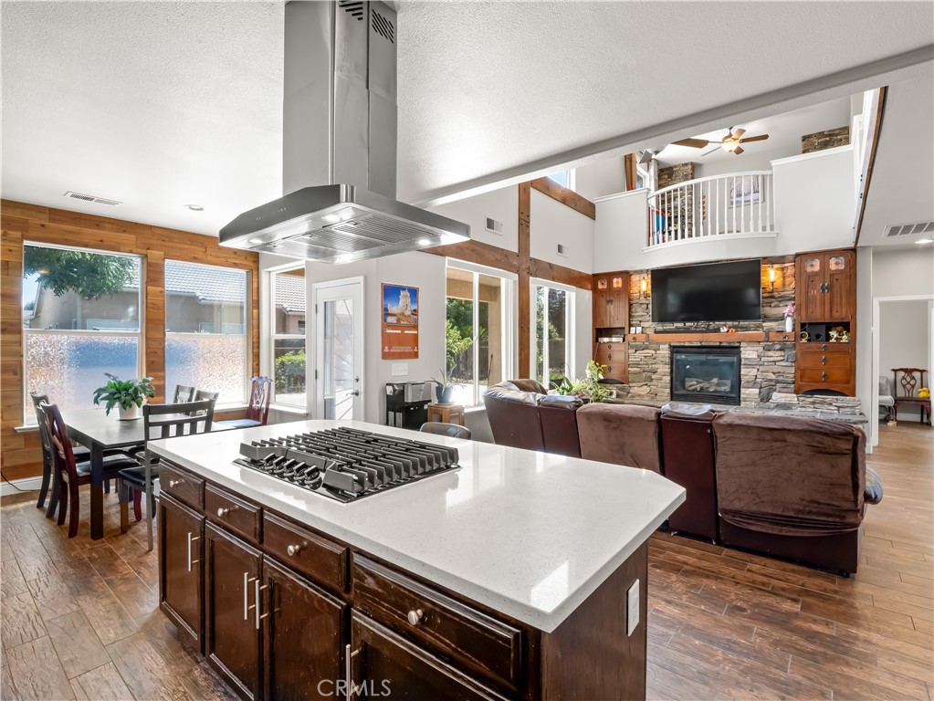 2686 Robinwood, Clovis, CA 93611