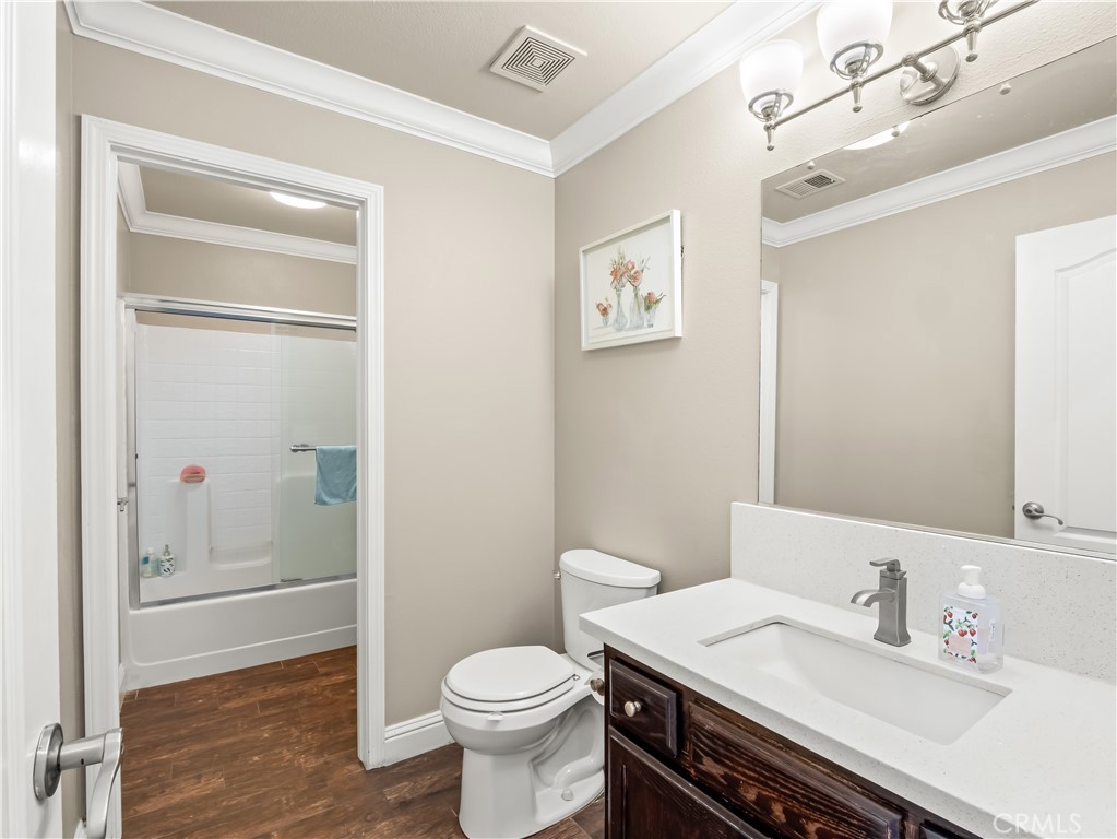 2686 Robinwood, Clovis, CA 93611