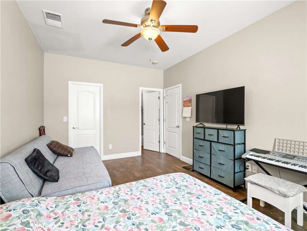 2686 Robinwood, Clovis, CA 93611