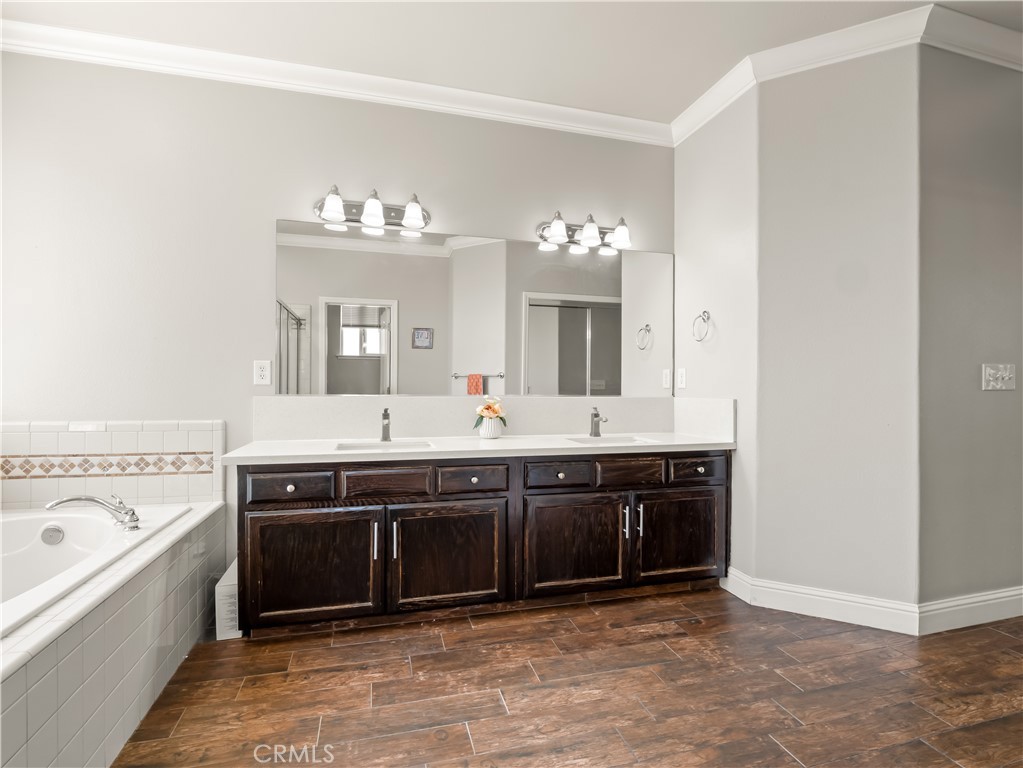 2686 Robinwood, Clovis, CA 93611
