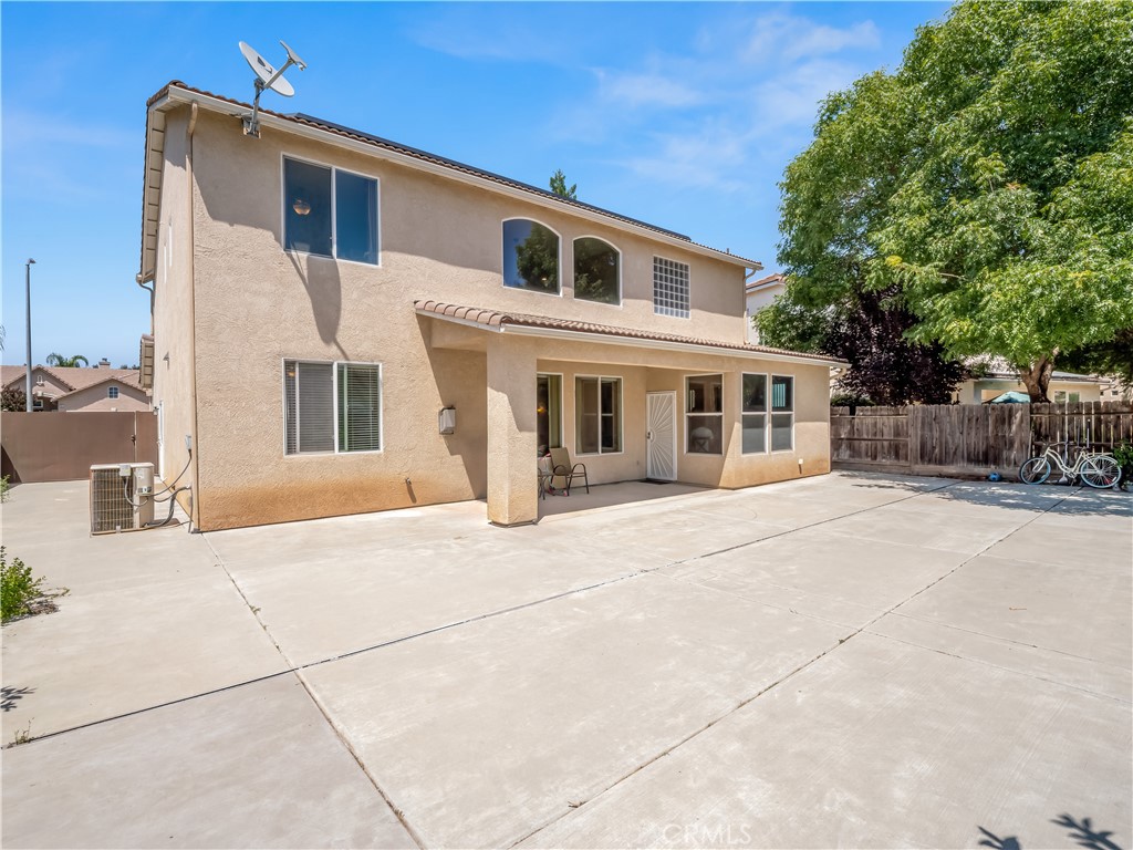 2686 Robinwood, Clovis, CA 93611