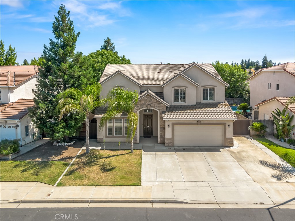 2686 Robinwood, Clovis, CA 93611
